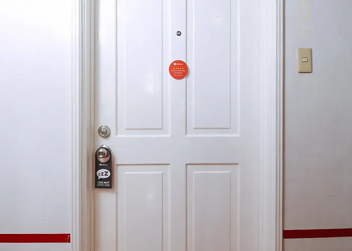 Hotel Reddoorz At The Providence Tower 2*